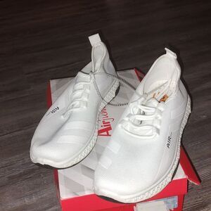 Men's Air Jump Kikomo  Memory Foam Slip on white sneakers  Sz 9.5 NIB